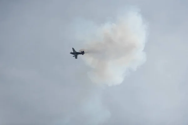 Airplane in the sky on a cloudy day — Stock Photo, Image