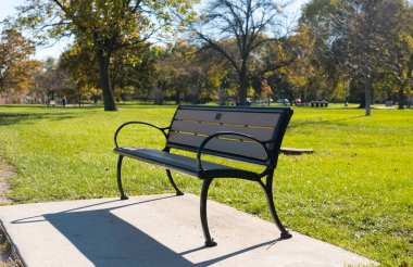 Evanston parkında metal tezgah