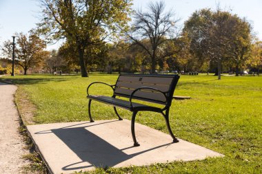 Evanston parkında metal tezgah