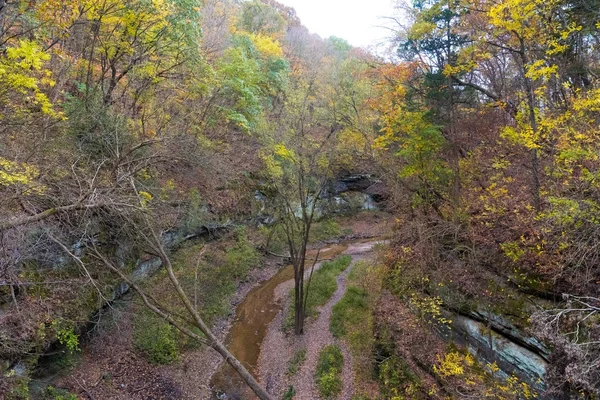 Beaux parcs colorés dans l'Illinois côté campagne en automne — Photo