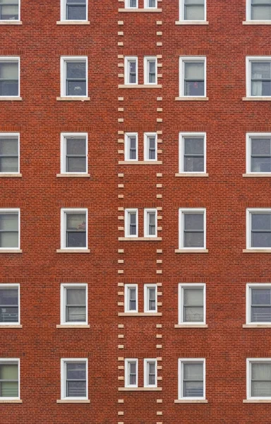 Grande edificio su una strada di Madison, Wisconsin — Foto Stock