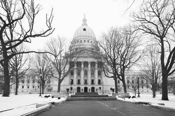 Capiton i centrala Madison, Wisconsin, USA — Stockfoto