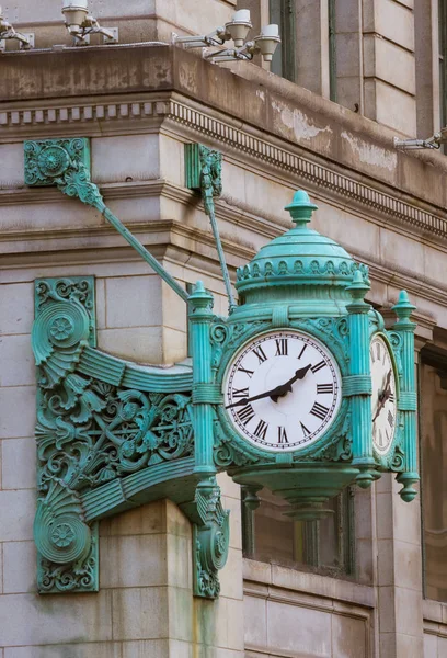 Stor Gammal Grön Klocka Byggnad Chicago Downtown — Stockfoto