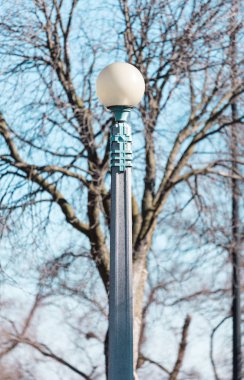 Chicago caddesinde büyük bir sokak lambası