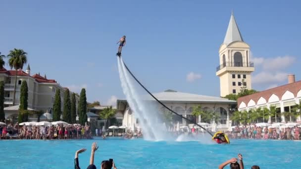 Antalya Turkey Sept 2019 Homem Fato Mergulho Mosca Voadora Hotel — Vídeo de Stock