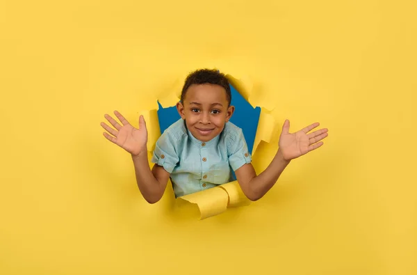 African American Boy Stares Camera Outstretched Hands Showing Something Huge — Stock Photo, Image