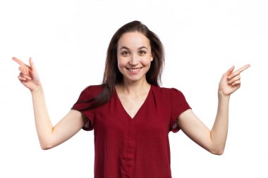 mutlu genç kadın işaret