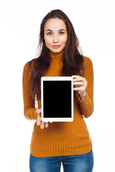 Красивая женщина и цифровой планшет — стоковое фото