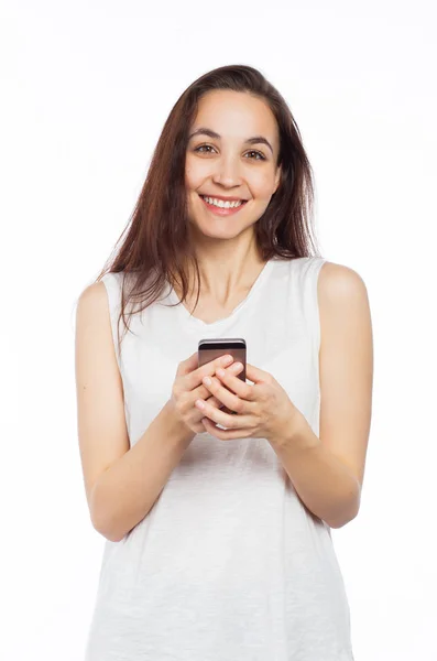 Mujer bonita usando un teléfono inteligente — Foto de Stock