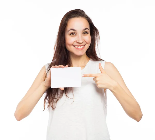 Mulher feliz apontando para uma placa em branco — Fotografia de Stock