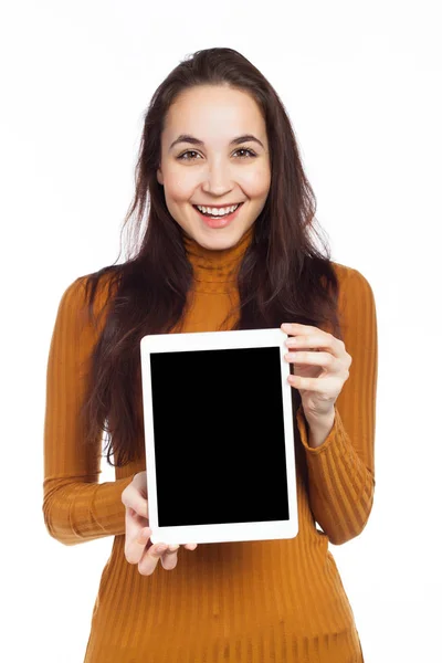 Leuke vrouw en digitale tablet — Stockfoto