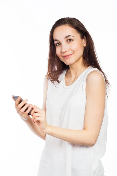 Nette Frau mit Smartphone — Stockfoto