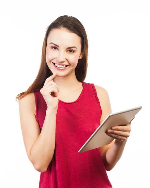 Mujer sonriente usando una tableta digital — Foto de Stock