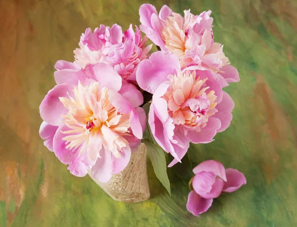 Bellissimo Bouquet Peonie Rosa Sfondo Verde Sfocato — Foto Stock