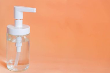 Tıbbi aksesuarlar ve kişisel koruyucu ekipmanlar, tıbbi maskeler ve dezenfektan.