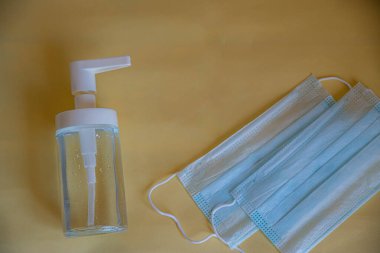 Tıbbi aksesuarlar ve kişisel koruyucu ekipmanlar, tıbbi maskeler ve dezenfektan.