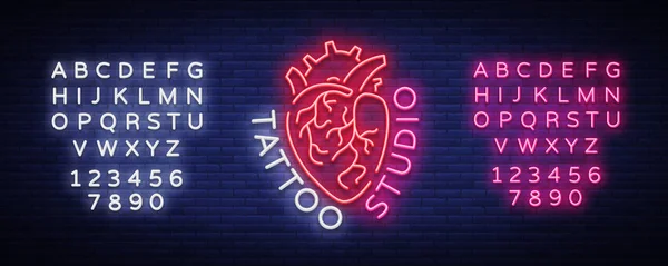 Tattoo Stúdió logó, a neonreklám, a szimbólum az emberi szív, világos hirdetőtáblák, éjszakai banner, neon fényes reklám tetoválás, tetováló szalon, stúdió. Vektoros illusztráció. Szerkesztése szöveg Neonfény — Stock Vector