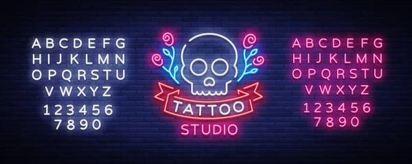 Tatuaje salón logo vector. Signo de neón, símbolo de un cráneo con rosas, cartelera luminosa brillante, publicidad brillante de neón sobre un tema de tatuaje, para tatuaje de salón, estudio. Edición de texto signo de neón — Vector de stock