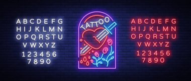 Stüdyo logo neon tarzı dövme. Neon tabela, amblem, sembolü mans kalp kılıç, bir dövme dövme salonu için neon tarafından deldi stüdyo. Vektör çizim. Metin neon işareti düzenleme