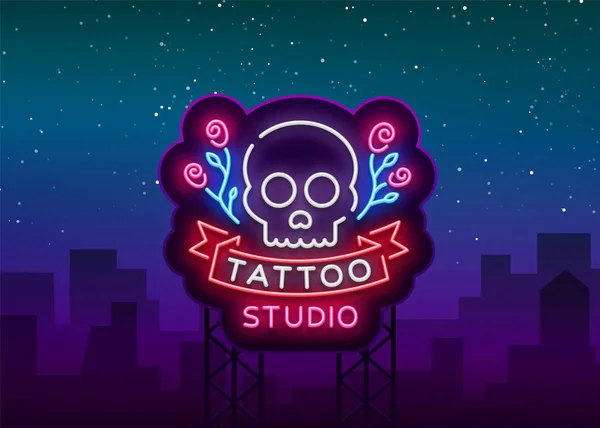 Logo vektor salon Tato. Tanda Neon, simbol tengkorak dengan mawar, billboard bercahaya terang, banner malam, iklan terang neon pada tema tato, untuk tato salon, studio - Stok Vektor