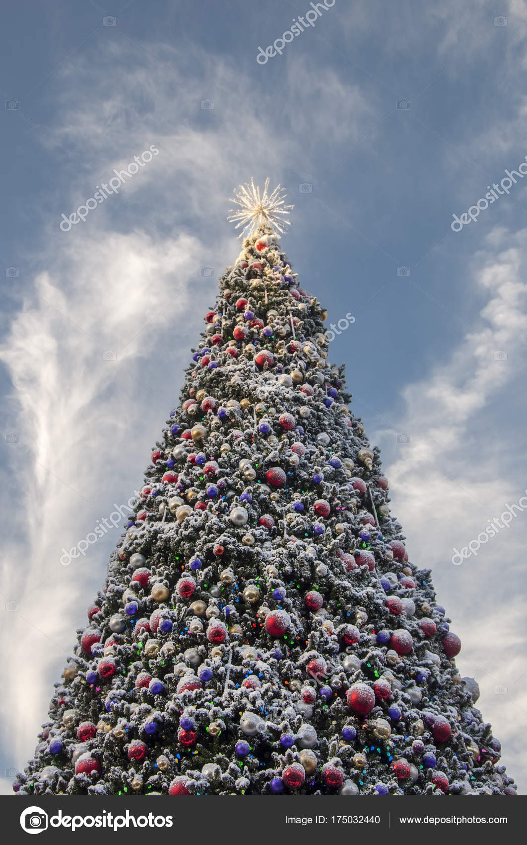 Los Angeles California November 2017 Christmas Tree Universal Citywalk Stock Photo Los Angeles California November 2017 Christmas Tree Universal Citywalk Stock Photo