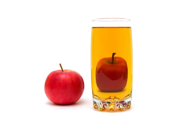 Glass of juice and ripe red apple isolated on a white background — Stock Photo, Image