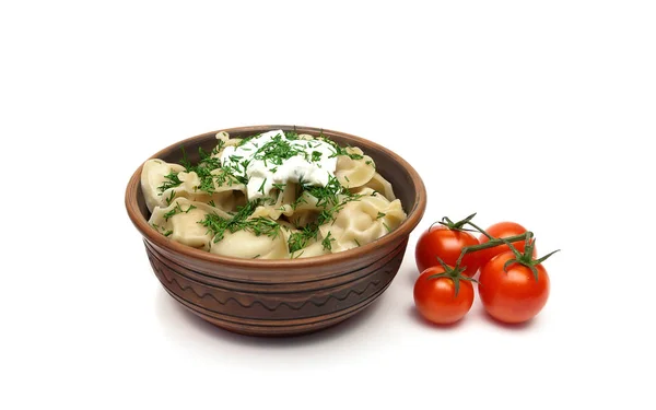 Dumplings with sour cream and tomatoes on a white background — Stock Photo, Image