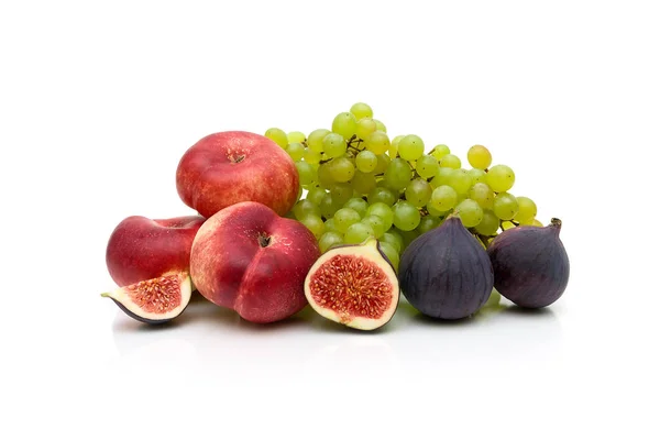 Rijp fruit geïsoleerd op witte achtergrond. — Stockfoto