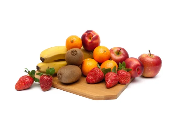 Sappig fruit geïsoleerd op witte achtergrond. — Stockfoto