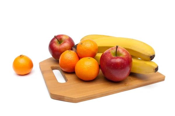 Яблука, мандарин і банани крупним планом — стокове фото