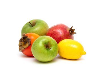 Meyveler beyaz arkaplanda izole