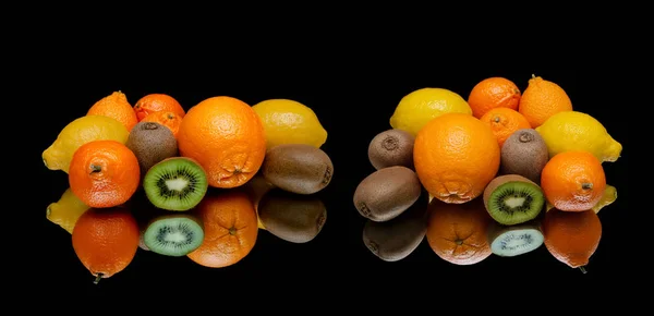 Frutas frescas sobre un fondo negro con reflejo —  Fotos de Stock