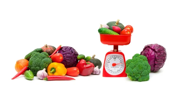 Vegetables and a kitchen scale on a white background — Stock Photo, Image