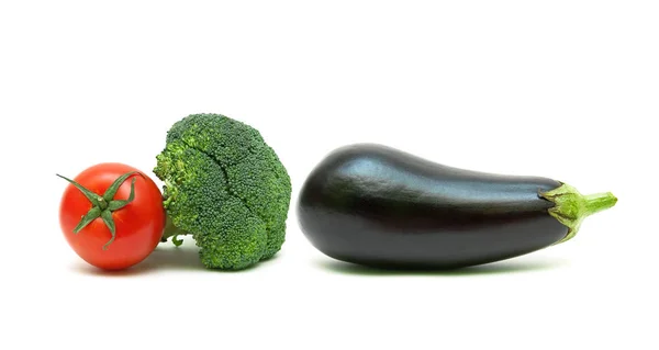 Pomodoro maturo, broccoli e melanzane — Foto Stock