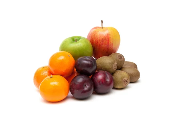 Frutti maturi isolati su fondo bianco — Foto Stock