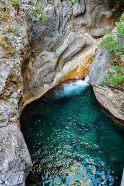 Kanyon inanılmaz mavi nehir