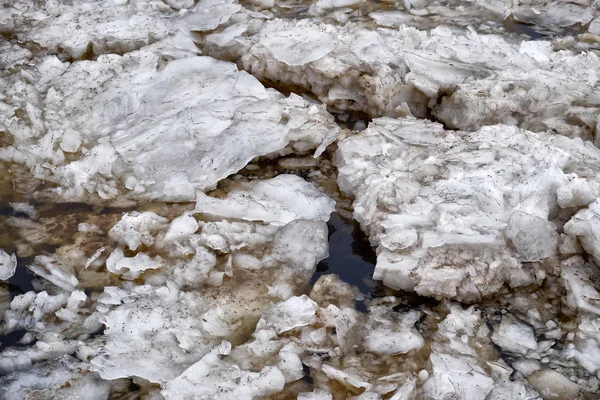 Bloques de hielo en el río — Foto de Stock