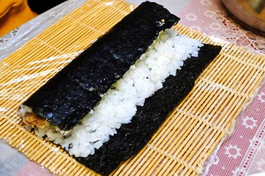 suşi ve rulo pişirme süreci