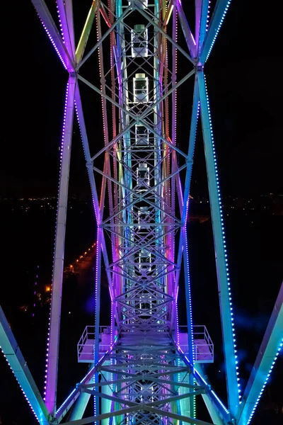 Visão noturna da roda gigante — Fotografia de Stock