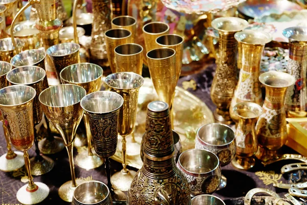 Belos copos de ouro e jarros — Fotografia de Stock