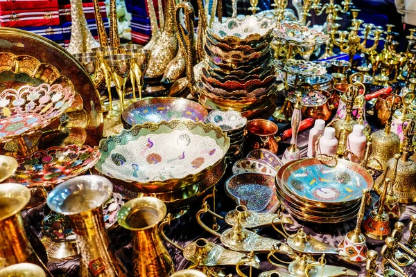 Belos copos de ouro e jarros — Fotografia de Stock