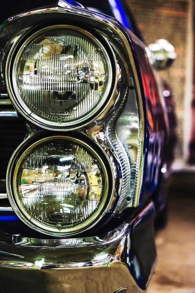 Headlight of a vintage car — Stock Photo, Image