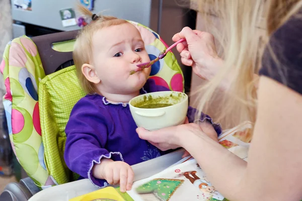 Cucchiaio per l'alimentazione del bambino — Foto Stock