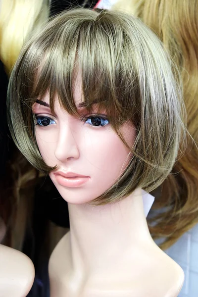 The wig on the mannequin — Stock Photo, Image