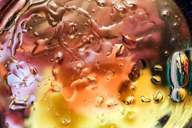 Su damlalarından gelen renkli arkaplan