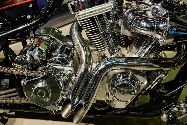 Chrome 摩托车发动机 — 图库照片