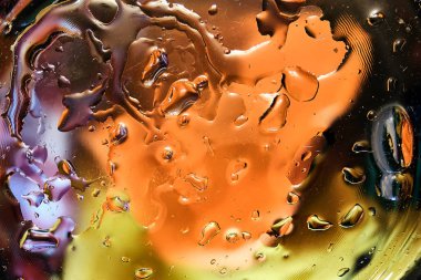 Su damlalarından gelen renkli arkaplan