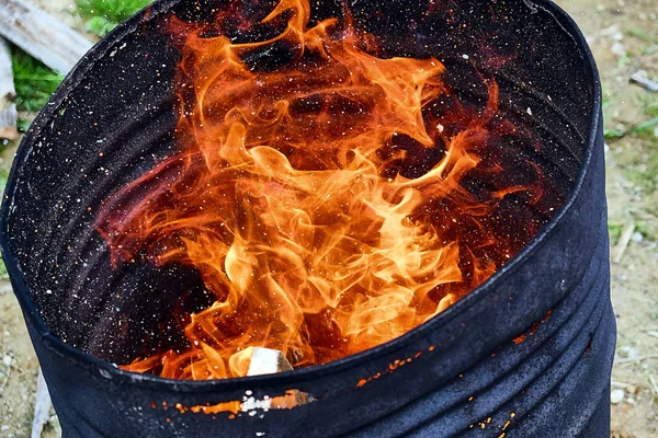 Brand i en tunna — Stockfoto