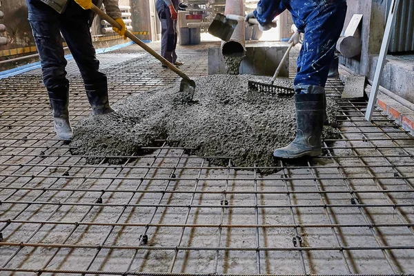 dökülen beton levha