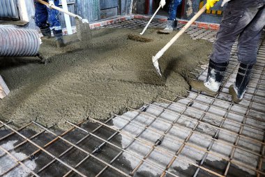 dökülen beton levha